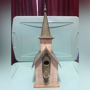Birdhouse; wooden